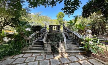 Amplia Casa en venta en el Club de Golf la Ceiba con hermoso kiosko y jardín.