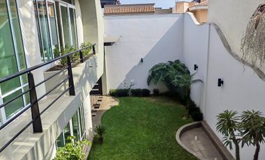 Casa en jardines de bosques