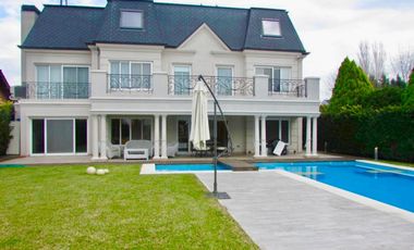 Venta de casa en el Country Echeverria del lago - Canning