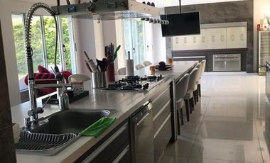 Venta de casa en el Country Echeverria del lago - Canning