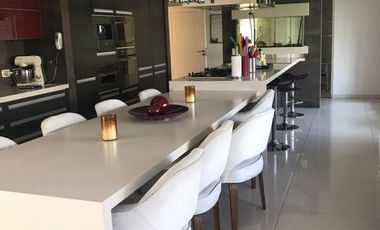 Venta de casa en el Country Echeverria del lago - Canning