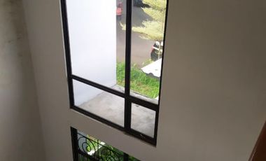 Disewakan Rumah 2lantai, Lokasi Strategis dekat Mall, Sekolah, Toll Bebas Banjir