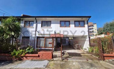 Casa en venta 5D,4B,2E sector Lomas de San Andrés