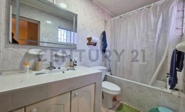Casa en venta 5D,4B,2E sector Lomas de San Andrés