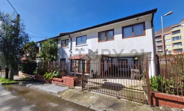 Casa en venta 5D,4B,2E sector Lomas de San Andrés