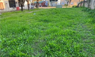 Vendo Casa Antigua con amplio Terreno en Caseros, Entre Ríos.