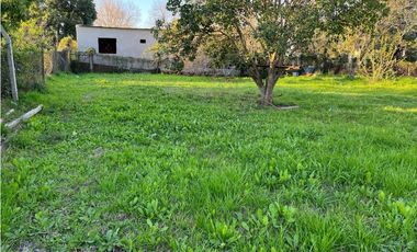 Vendo Casa Antigua con amplio Terreno en Caseros, Entre Ríos.