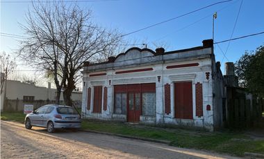 Vendo Casa Antigua con amplio Terreno en Caseros, Entre Ríos.