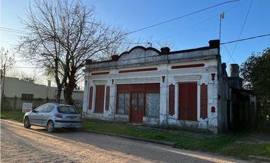 Vendo Casa Antigua con amplio Terreno en Caseros, Entre Ríos.
