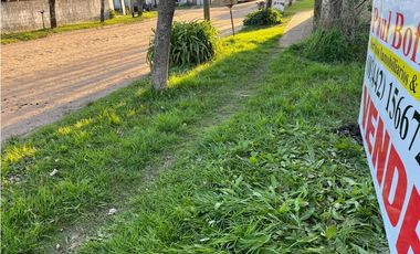 Vendo Casa Antigua con amplio Terreno en Caseros, Entre Ríos.