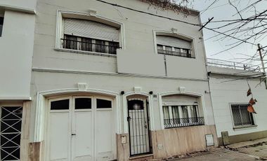 Casa en venta - 3 dormitorios 2 baños 1 cochera - 110mts2 - La Plata