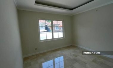 Rumah Minimalis 2 Lantai Lengkap Dengan Kolam Renang di Sentul City