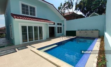 Rumah Minimalis 2 Lantai Lengkap Dengan Kolam Renang di Sentul City