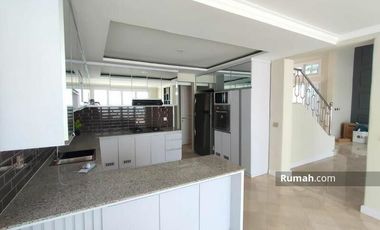 Rumah Minimalis 2 Lantai Lengkap Dengan Kolam Renang di Sentul City