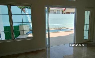 Rumah Minimalis 2 Lantai Lengkap Dengan Kolam Renang di Sentul City