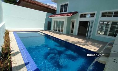 Rumah Minimalis 2 Lantai Lengkap Dengan Kolam Renang di Sentul City