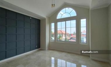 Rumah Minimalis 2 Lantai Lengkap Dengan Kolam Renang di Sentul City