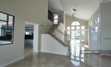 Rumah Minimalis 2 Lantai Lengkap Dengan Kolam Renang di Sentul City