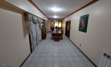 Casa 3 dormitorios con pileta y quincho Moreno 1600