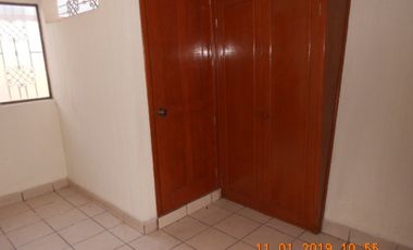 Venta Excelente Casa en La Paloma 12x30, 8 Recamaras todas con baño completo.