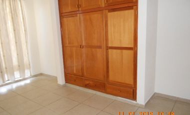 Venta Excelente Casa en La Paloma 12x30, 8 Recamaras todas con baño completo.