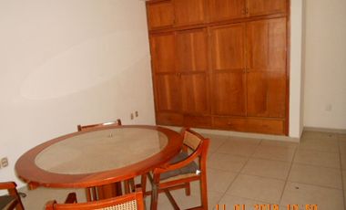 Venta Excelente Casa en La Paloma 12x30, 8 Recamaras todas con baño completo.