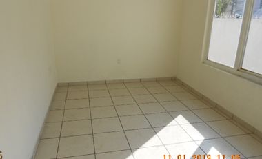 Venta Excelente Casa en La Paloma 12x30, 8 Recamaras todas con baño completo.