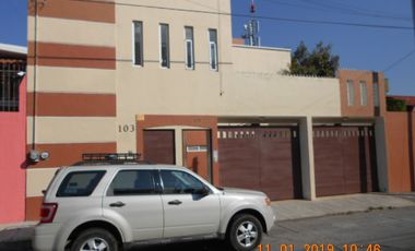 Venta Excelente Casa en La Paloma 12x30, 8 Recamaras todas con baño completo.