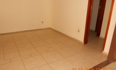 Venta Excelente Casa en La Paloma 12x30, 8 Recamaras todas con baño completo.