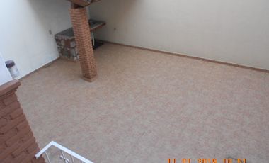 Venta Excelente Casa en La Paloma 12x30, 8 Recamaras todas con baño completo.