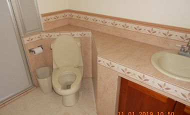 Venta Excelente Casa en La Paloma 12x30, 8 Recamaras todas con baño completo.