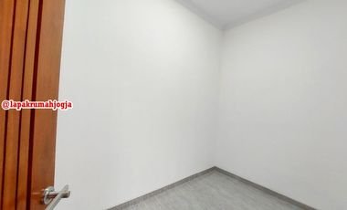 RUMAH DI JALAN GEDONGKUNING BANGUNTAPAN BANTUL TIMUR KOTAGEDE