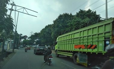 Gedung bagus, parkir luas di Daan Mogot, Jakarta Barat