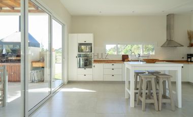 Casa a estrenar en Venta Costa Esmeralda Barrio Ecuestre