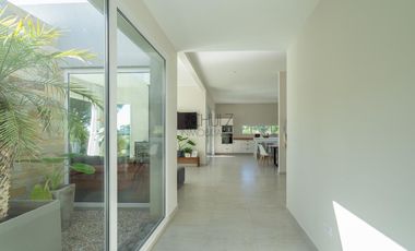 Casa a estrenar en Venta Costa Esmeralda Barrio Ecuestre