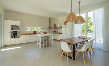 Casa a estrenar en Venta Costa Esmeralda Barrio Ecuestre