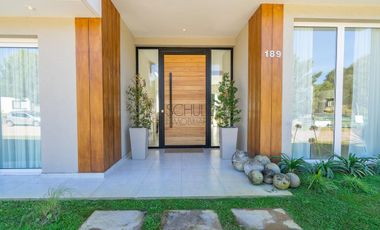 Casa a estrenar en Venta Costa Esmeralda Barrio Ecuestre