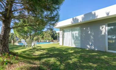 Casa a estrenar en Venta Costa Esmeralda Barrio Ecuestre