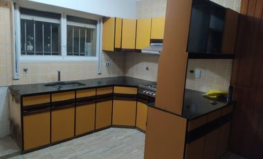 Casa con Departamento en venta en Quilmes Oeste