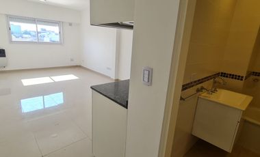 MONOAMBIENTE CON TERRAZA DE USO COM&Uacute;N EN TAPIALES