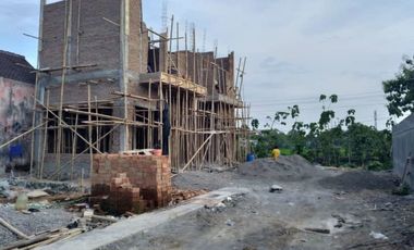 rumah 2 lantai tinggal lurus ke uns free biaya lain& tandon