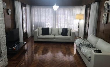 Excelente chalet de 5 ambientes en Barrio Parque
