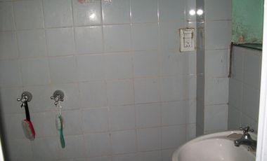 CASA 4 AMB. EN LOTE PPIO VENTA URGENTE POR VIAJE AL EXTERIOR ANTE-ESQUINA C /PATIO Y TZA - PERMUTO