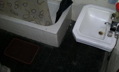 CASA 4 AMB. EN LOTE PPIO VENTA URGENTE POR VIAJE AL EXTERIOR ANTE-ESQUINA C /PATIO Y TZA - PERMUTO