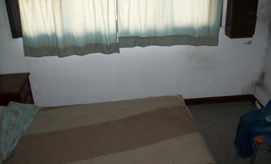 CASA 4 AMB. EN LOTE PPIO VENTA URGENTE POR VIAJE AL EXTERIOR ANTE-ESQUINA C /PATIO Y TZA - PERMUTO