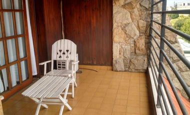 CASA 5 AMB CON LOTE DE 400 MTS PERMUTA POR DEPTO 3 AMB CON COCHERA QUILMES CENTRO