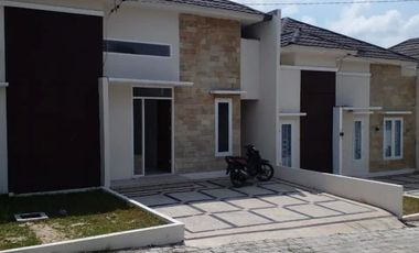 RUMAH DI JUAL SIAP HUNI TYPE 70 DEKAT JALAN ARIFIN AHMAD