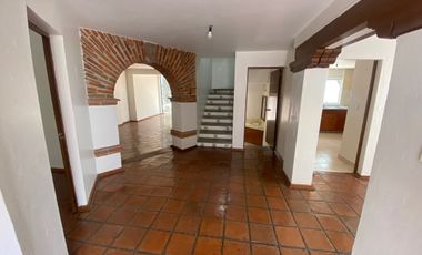 CASA EN RENTA EN TECAMACHALCO EN CERRADA