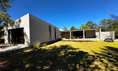 Cabaña en Venta de Lujo Amueblada, Tapalpa Country Club, Jalisco. Campo de golf