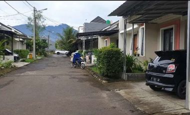 Rumah Strategis 15 Menit ke Stasiun Bogor LT 96 Hadap Selatan J-12933